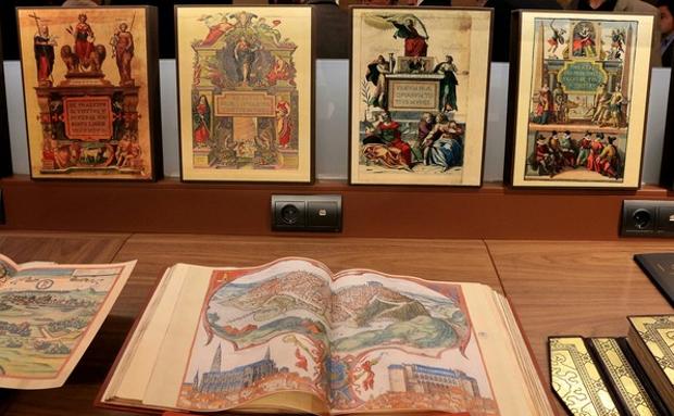 Libros medievales que alberga la colección 'Templum Libri' del castillo de los Templarios de Ponferrada./Ical
