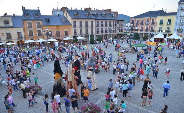 Plaza del Ayuntamiento durante las fiestas de la Encina.
