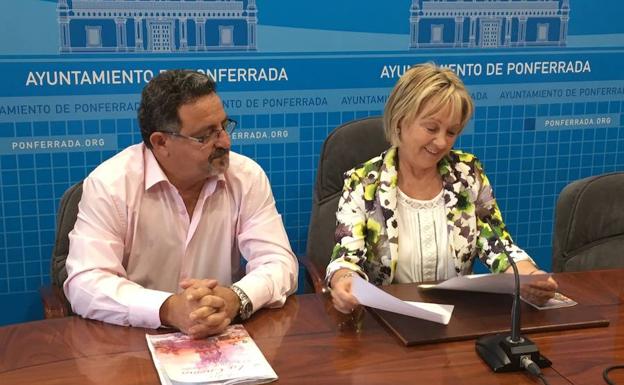 Los ediles Carlos Fernández y Concepción Crespo, durante el balance de las fiestas de la Encina.