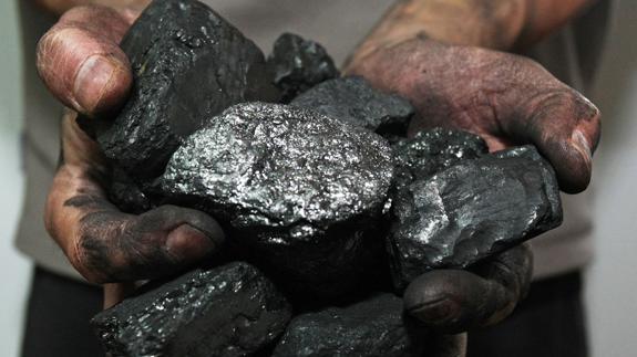 El PCE e IU insisten en nacionalizar el sector eléctrico para salvar la minería./