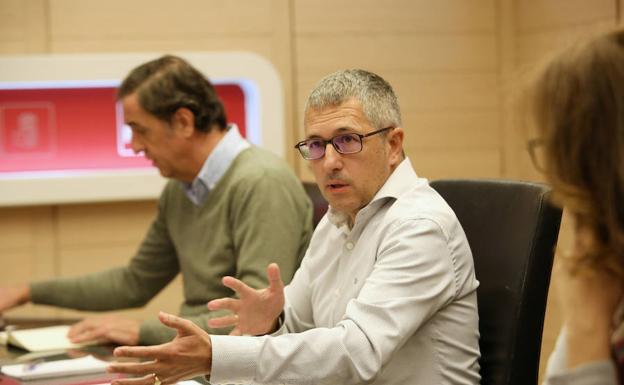 El secretario de Transición Ecológica de la Economía, Hugo Morán, se reúne con responsables socialistas en materia de política energética./