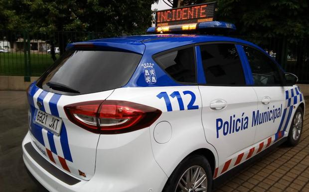 Vehículo de la Policía Municipal de Ponferrada. /