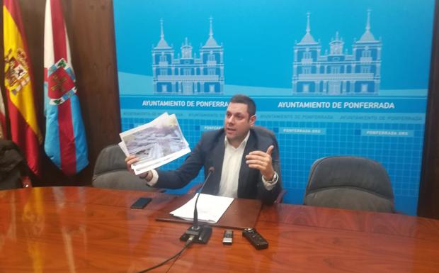 El concejal de Medio Rural, Iván Alonso, durante su comparecencia./
