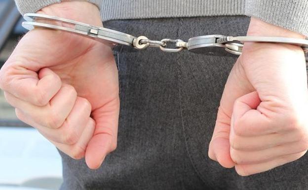 Una mujer es detenida en Bembibre por agredir a un hombre con arma blanca
