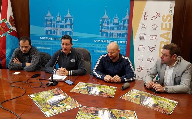Los concejales de Deportes (2I) y Medio Rural (D) junto a los organizadores, en la presentación de la prueba./