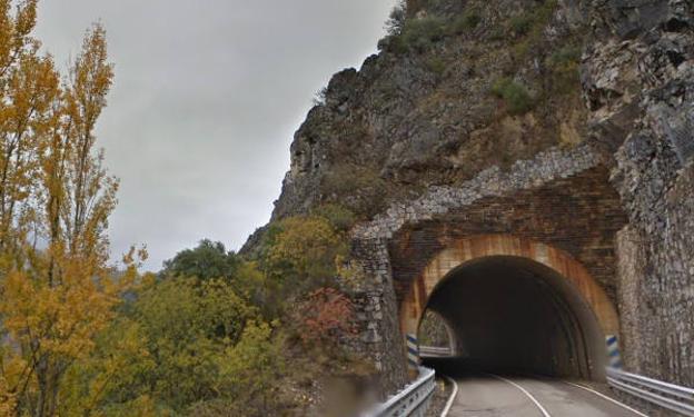 Túnel de Peñarrubia en la carretera Nacional 536. /
