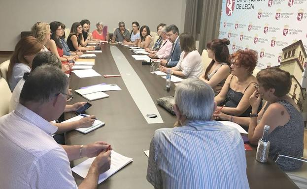 Mesa constituida para el Consejo de la Mujer./
