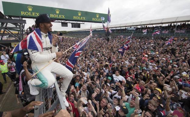 Lewis Hamilton, tras la victoria. /Efe