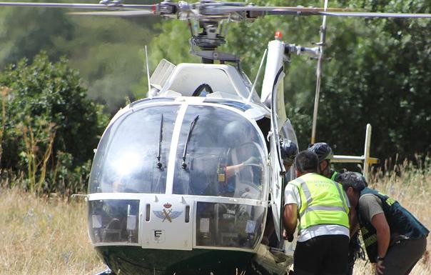 Helicóptero de la Guardia Civil durante una operación de rescate.