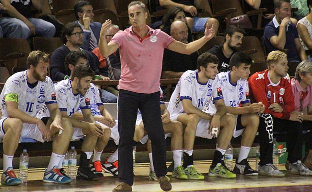 Rafa Guijosa, entrenador del Abanca Ademar./
