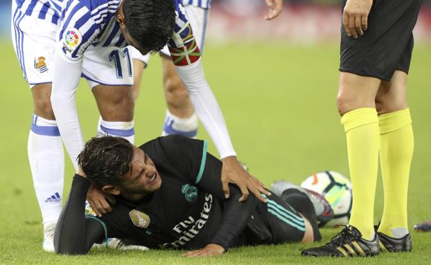 Theo se duele del hombro en Anoeta. /Efe