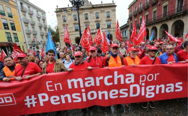 La marcha se ha iniciado esta mañana en la Plaza Mayor de Gijón./Paloma Ucha