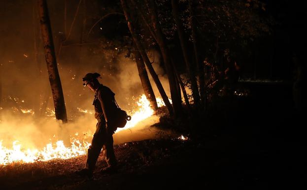 Un incendio forestal en California./AFP