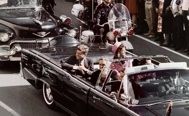 John Fitzgerald Kennedy y su esposa Jacqueline el 22/11/1963 en Dallas. /Efe