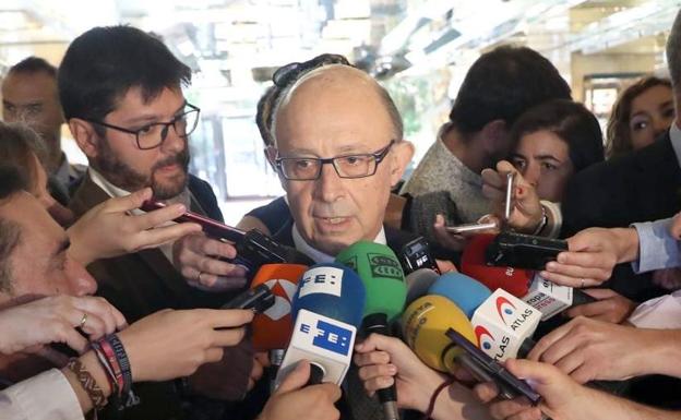 Cristóbal Montoro, durante una rueda de prensa./