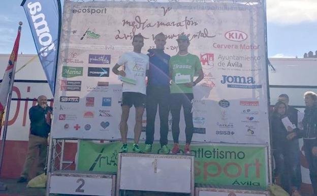 El podio de la Media Maratón de Ávila./