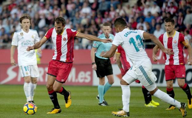 El Real Madrid, en el estadio Motilivi en Girona. /EFE