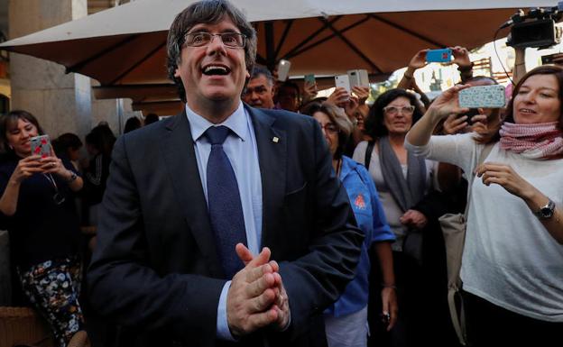 Puigdemont pasea por Gerona. /Reuters