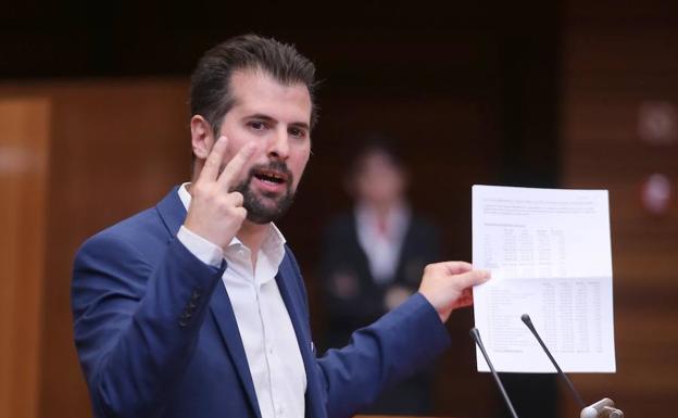 El portavoz del grupo socialista, Luis Tudanca, durante el debate de totalidad del proyecto de presupuestos de la Comunidad. /Letizia Pérez