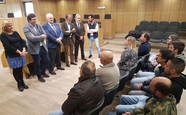 Manuel García y Guillermo García durante la entrega de diplomas./