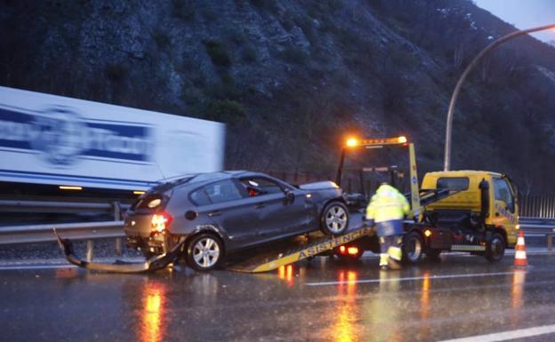 Uno de los vehículos accidentados en el Huerna. /J.C.Román