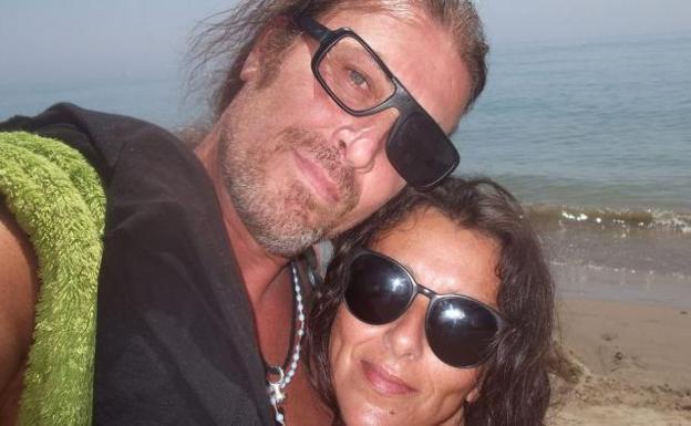 Sara Calleja junto a su expareja y hoy acusado./