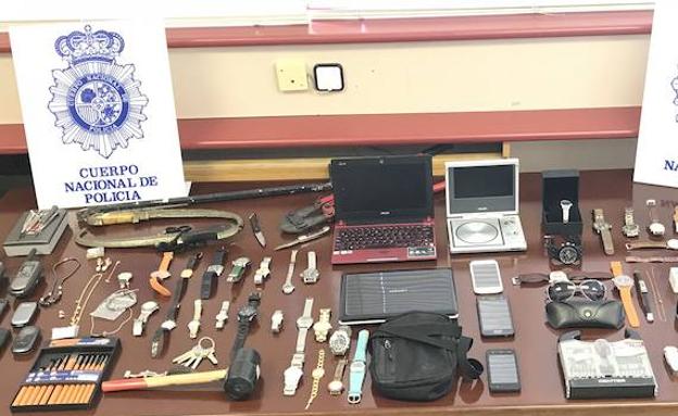 Parte del material incautado por la Policía./