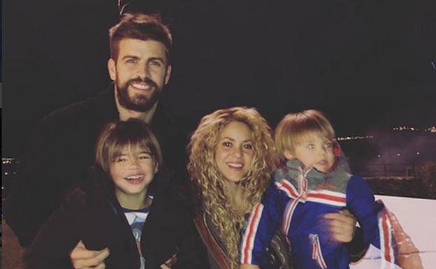 Piqué con Shakira y sus hijos Milan y Sasha. /Instagram