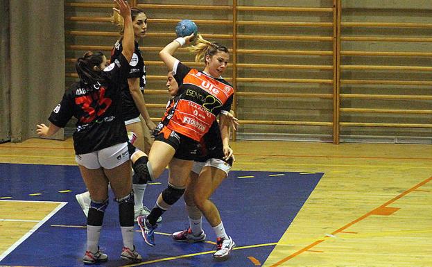 Marina, en un partido con el Cleba./Peio García