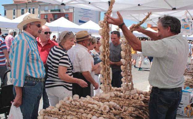 Una de las ferias organizadas en la provincia. /