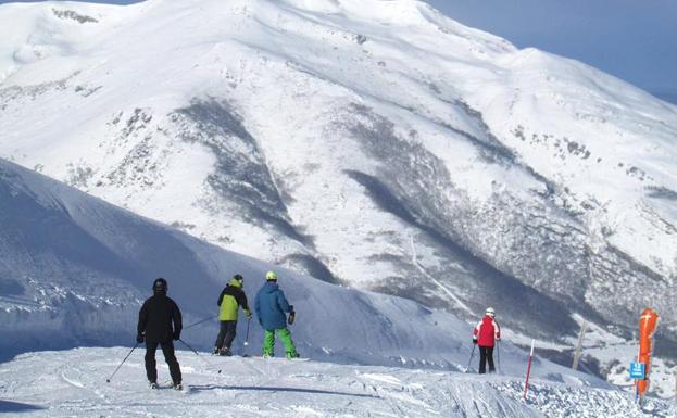 Las nevadas han dejado la estación de Alto Campoo con muy buenas condiciones/Alto Campoo