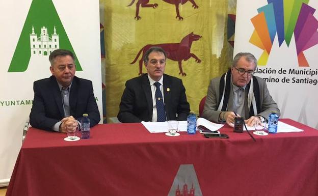 Ernesto Gómez, Arsenio G. Fuertes y Eduardo del Pueyo. /