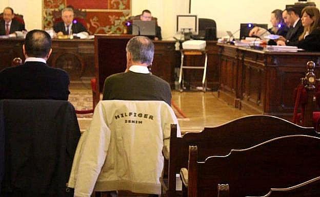 Los dos acusados, durante el juicio celebrado en la Audiencia Provincial./