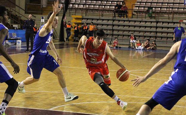 Un lance de un partido del Fundación./Peio García