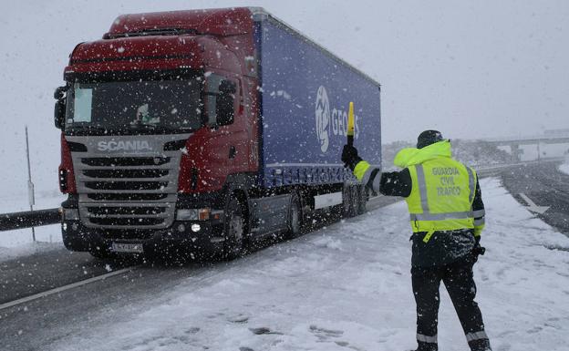 El hielo y la nieve impiden ir a clase a 1.719 alumnos en León, la provincia más afectada