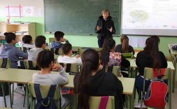 Charla de Ana Franco en el colegio Padre Manjón./César