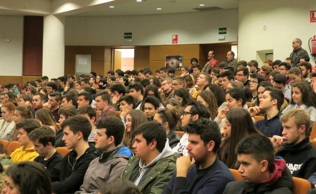 Más de 400 alumnos de Secundaria asisten a la jornada de puertas abiertas de la ULE