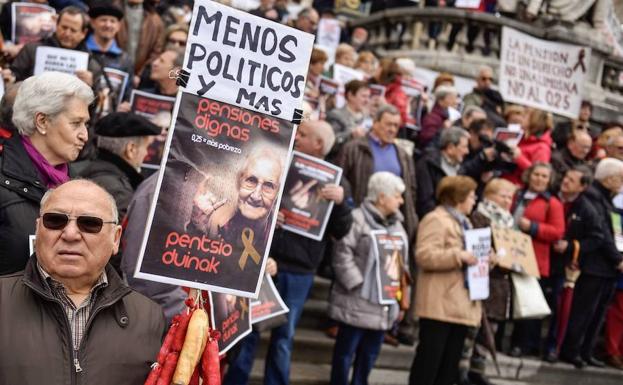 Pensionistas manifestándose./Efe