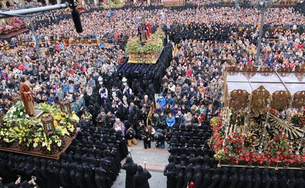 Acto de El Encuentro en la procesión de Los Pasos. /