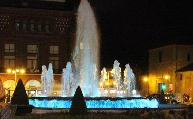 León ilumina este lunes de azul algunos de sus edificios principales para celebrar el Día Mundial de Concienciación sobre el Autismo