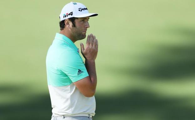 Jon Rahm se lamenta tras un putt fallado./AFP