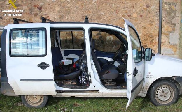 Una de las furgonetas que utilizaban los detenidos./