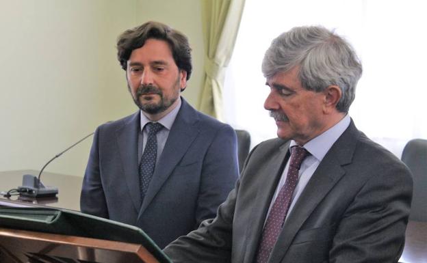 Juan Francisco García Marín junto a José Luis Mauriz Gutiérrez, en su toma de posesión. /
