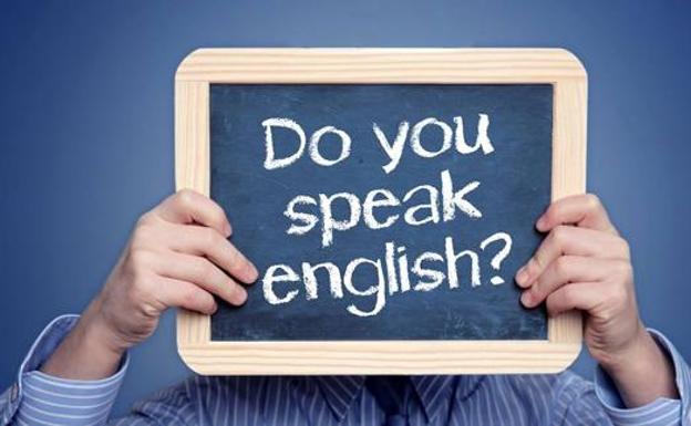 Convocadas casi 1.300 plazas de los cursos de inglés de la Junta para jóvenes este verano y otras 228 de formación artística