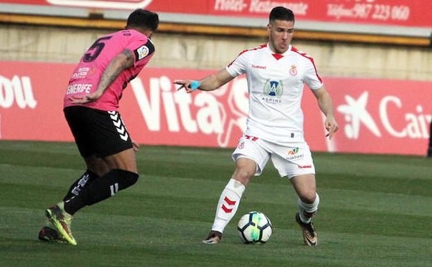 Emi Buendía será baja en Granada./Peio García