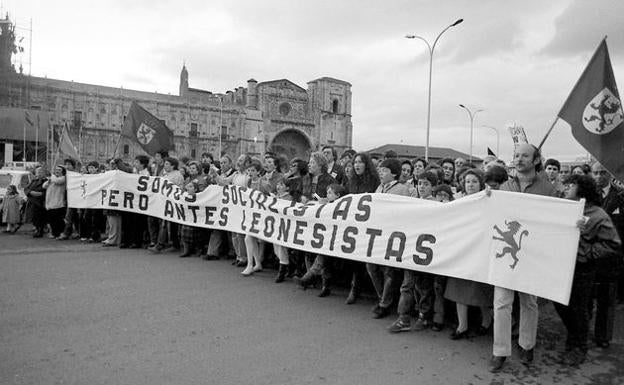 'Somos socialistas, pero antes leonesistas'.