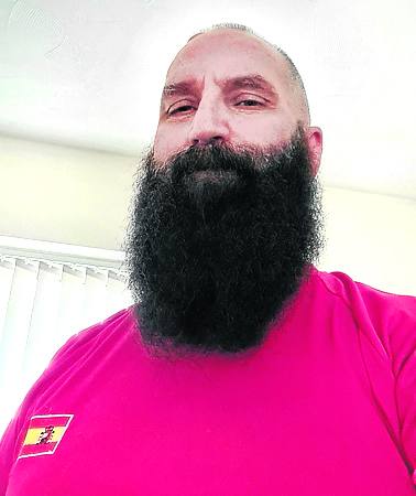 «He tenido que buscar papeles de los últimos #30 años para probar al gobierno que he estado aquí todo ese tiempo»