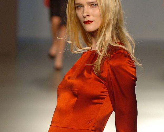 La 'top' Carmen Kass, con un vestido de Schlesser en una imagen de 2016.