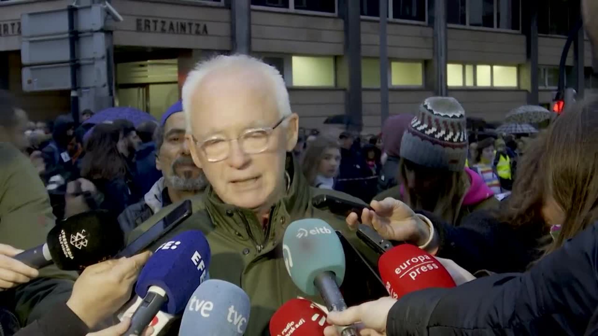 Miles De Personas Celebran En Bilbao Que El Alejamiento De Los Presos