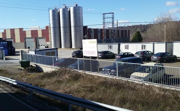 Los empleados de la embotelladora de la Ribera de Folgoso 